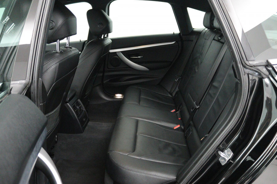 BMW 3-serie Gran Turismo 320i High Executive (STOELVERWARMING, ACHTERUITRIJCAMERA, PARKEERSENSOREN, CRUISE CONTROL, LEER)