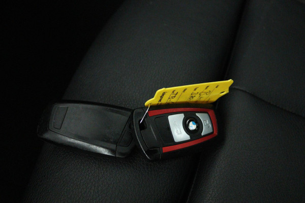 BMW 3-serie Gran Turismo 320i High Executive (STOELVERWARMING, ACHTERUITRIJCAMERA, PARKEERSENSOREN, CRUISE CONTROL, LEER)