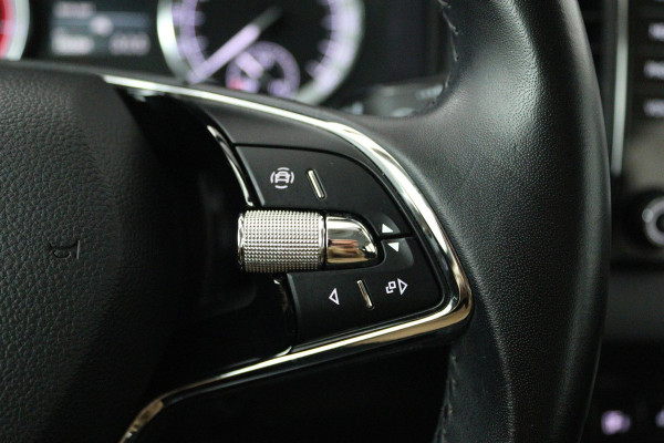 Škoda Karoq 1.0 TSI Business Edition (ACHTERUITRIJCAMERA, STOELVERWARMING, PARKEERSENSOREN, CRUISE CONTROL, NAVIGATIE, CARPLAY)