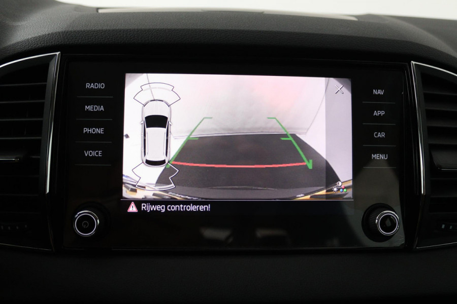 Škoda Karoq 1.0 TSI Business Edition (ACHTERUITRIJCAMERA, STOELVERWARMING, PARKEERSENSOREN, CRUISE CONTROL, NAVIGATIE, CARPLAY)