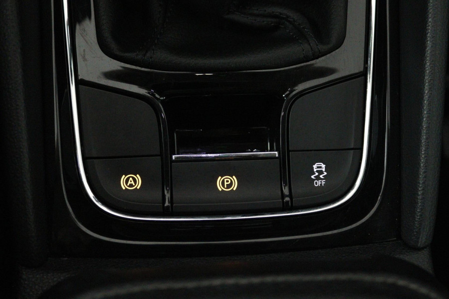 Škoda Karoq 1.0 TSI Business Edition (ACHTERUITRIJCAMERA, STOELVERWARMING, PARKEERSENSOREN, CRUISE CONTROL, NAVIGATIE, CARPLAY)