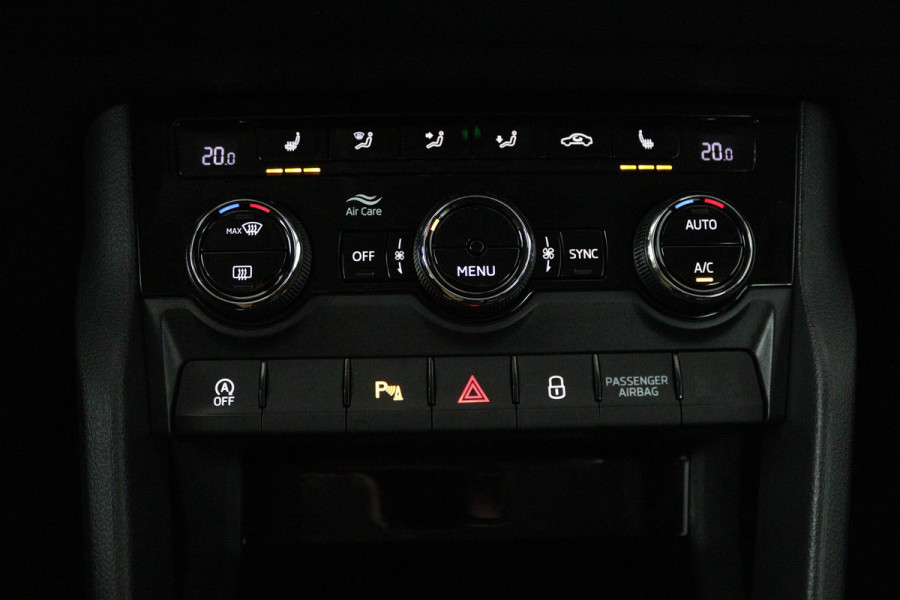 Škoda Karoq 1.0 TSI Business Edition (ACHTERUITRIJCAMERA, STOELVERWARMING, PARKEERSENSOREN, CRUISE CONTROL, NAVIGATIE, CARPLAY)