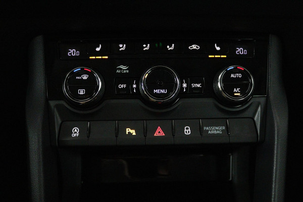 Škoda Karoq 1.0 TSI Business Edition (ACHTERUITRIJCAMERA, STOELVERWARMING, PARKEERSENSOREN, CRUISE CONTROL, NAVIGATIE, CARPLAY)