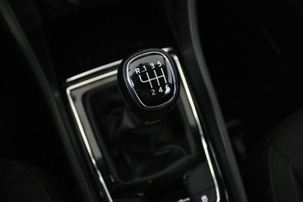 Škoda Karoq 1.0 TSI Business Edition (ACHTERUITRIJCAMERA, STOELVERWARMING, PARKEERSENSOREN, CRUISE CONTROL, NAVIGATIE, CARPLAY)