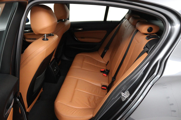 BMW 1-serie 118i Corporate Lease High Executive (PANORAMADAK, STOELVERWARMING, AUTOMAAT, CRUISE CONTROL, SENSOREN, DEALER ONDERH)