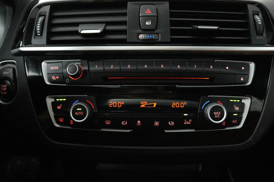 BMW 1-serie 118i Corporate Lease High Executive (PANORAMADAK, STOELVERWARMING, AUTOMAAT, CRUISE CONTROL, SENSOREN, DEALER ONDERH)