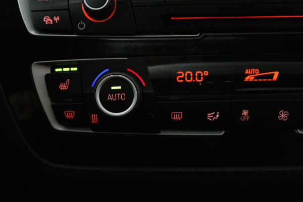 BMW 1-serie 118i Corporate Lease High Executive (PANORAMADAK, STOELVERWARMING, AUTOMAAT, CRUISE CONTROL, SENSOREN, DEALER ONDERH)