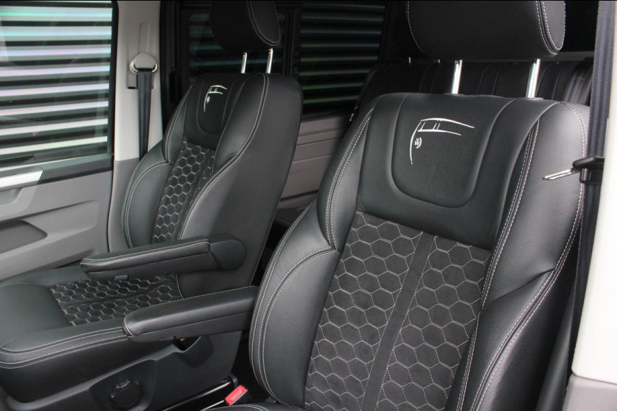 Volkswagen Transporter 2.0 TDI L2H1 199PK BULLI DC 4MOTION DUBBEL CABINE / KUIPSTOELEN / FULL OPTINS / LEDERENBEKLEDING/FULL BLACK