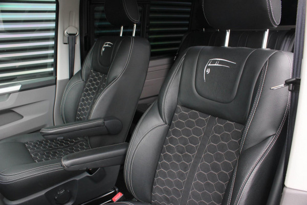 Volkswagen Transporter 2.0 TDI L2H1 199PK BULLI DC 4MOTION DUBBEL CABINE / KUIPSTOELEN / FULL OPTINS / LEDERENBEKLEDING/FULL BLACK