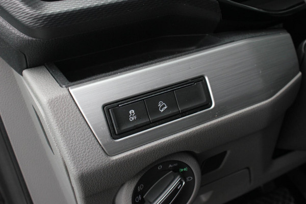 Volkswagen Transporter 2.0 TDI L2H1 199PK BULLI DC 4MOTION DUBBEL CABINE / KUIPSTOELEN / FULL OPTINS / LEDERENBEKLEDING/FULL BLACK
