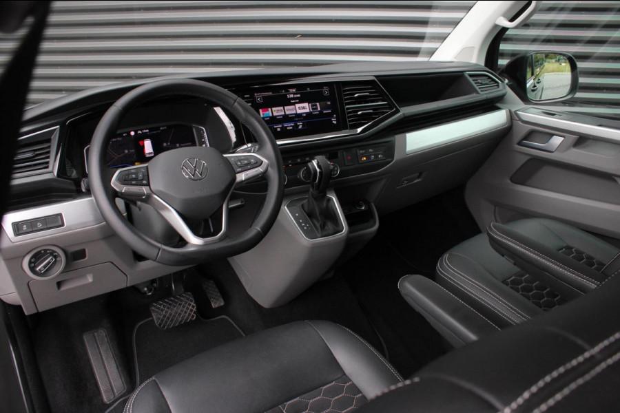 Volkswagen Transporter 2.0 TDI L2H1 199PK BULLI DC 4MOTION DUBBEL CABINE / KUIPSTOELEN / FULL OPTINS / LEDERENBEKLEDING/FULL BLACK