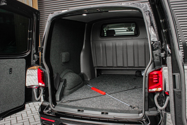 Volkswagen Transporter 2.0 TDI L2H1 199PK BULLI DC 4MOTION DUBBEL CABINE / KUIPSTOELEN / FULL OPTINS / LEDERENBEKLEDING/FULL BLACK