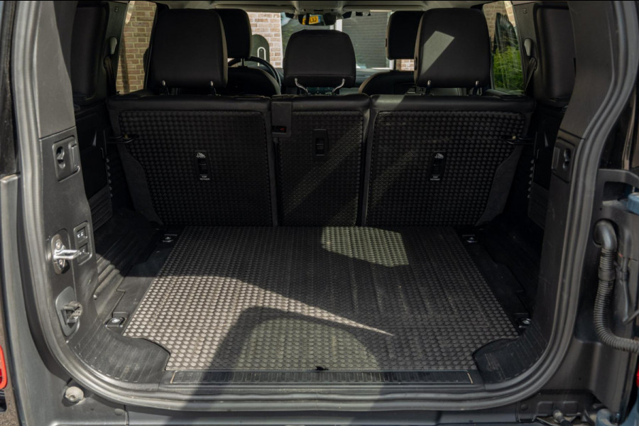 Land Rover Defender 3.0 P400 110 S 5 Persoons Luchtvering Trekhaak LED Camera Urban 19'' Land Rover Defender 3.0 P400 110 S 5 Persoons Luchtvering Trekhaak LED Camera Urban 19''