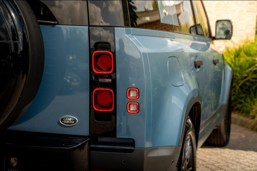 Land Rover Defender 3.0 P400 110 S 5 Persoons Luchtvering Trekhaak LED Camera Urban 19'' Land Rover Defender 3.0 P400 110 S 5 Persoons Luchtvering Trekhaak LED Camera Urban 19''
