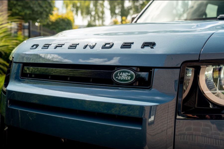 Land Rover Defender 3.0 P400 110 S 5 Persoons Luchtvering Trekhaak LED Camera Urban 19'' Land Rover Defender 3.0 P400 110 S 5 Persoons Luchtvering Trekhaak LED Camera Urban 19''