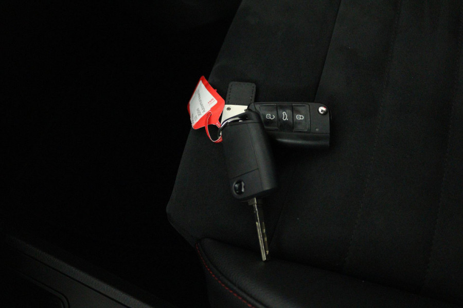 Seat Ibiza 1.0 TSI FR Business Intense (PANORAMADAK, ADAPTIVE, LED, STOELV, CAMERA, PDC, VIRTUAL, NL-AUTO, GOED ONDERHOUDEN)