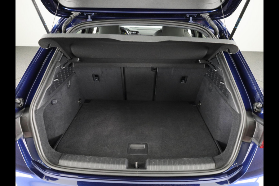 Audi A3 Sportback 35 TFSI edition one 150 pk | Navigatie | Parkeersensoren achter | Adaptieve cruise control | LED koplampen | Stoelverwarming | S-Line |