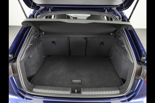 Audi A3 Sportback 35 TFSI edition one 150 pk | Navigatie | Parkeersensoren achter | Adaptieve cruise control | LED koplampen | Stoelverwarming | S-Line |