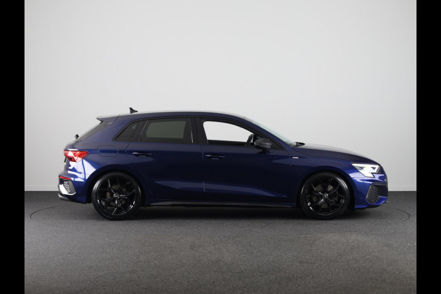 Audi A3 Sportback 35 TFSI edition one 150 pk | Navigatie | Parkeersensoren achter | Adaptieve cruise control | LED koplampen | Stoelverwarming | S-Line |