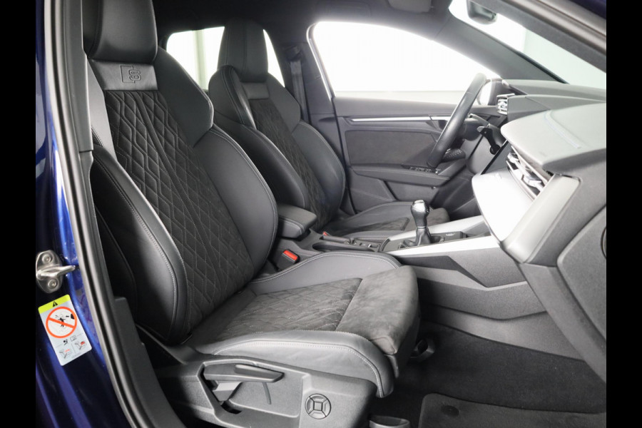 Audi A3 Sportback 35 TFSI edition one 150 pk | Navigatie | Parkeersensoren achter | Adaptieve cruise control | LED koplampen | Stoelverwarming | S-Line |