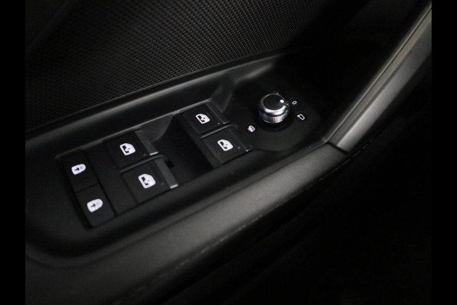 Audi A3 Sportback 35 TFSI edition one 150 pk | Navigatie | Parkeersensoren achter | Adaptieve cruise control | LED koplampen | Stoelverwarming | S-Line |