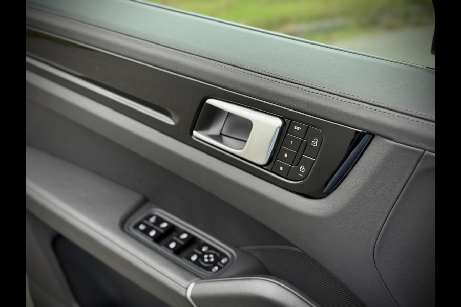 Porsche Cayenne Coupé 3.0 E-Hybrid SportDesign|Sport Chrono|Burmester® |Softclose doors|Camera 360°|AppleCarplay