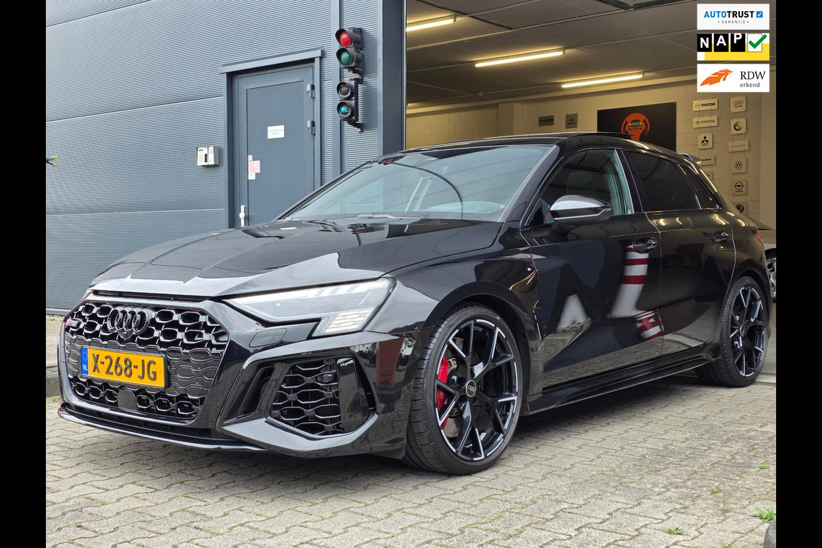 Audi A3 Sportback 2.5 TFSI RS3 / Pano / B&O / Matrix LED / Dealer onderhouden / Full options / HUD / RS Zetels / GPS Track & Trace Audi A3 Sportback 2.5 TFSI RS3 / Pano / B&O / Matrix LED / Dealer onderhouden / Full options / HUD / RS Zetels / GPS Track & Trace