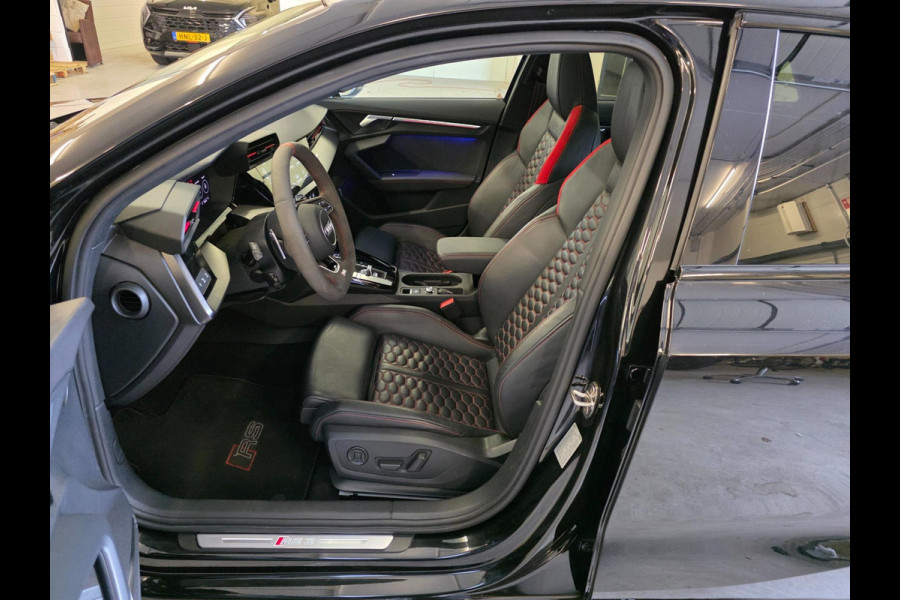 Audi A3 Sportback 2.5 TFSI RS3 / Pano / B&O / Matrix LED / Dealer onderhouden / Full options / HUD / RS Zetels / GPS Track & Trace
