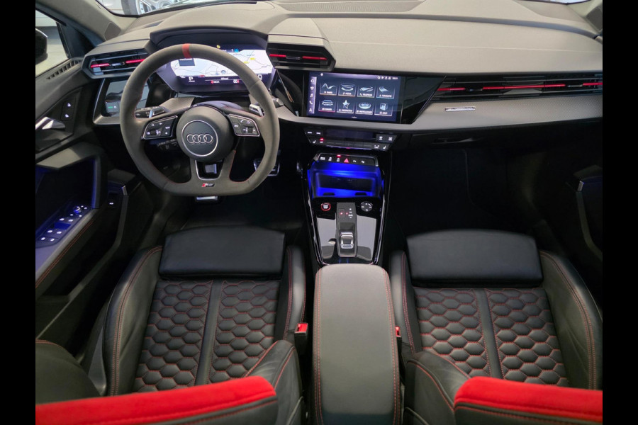 Audi A3 Sportback 2.5 TFSI RS3 / Pano / B&O / Matrix LED / Dealer onderhouden / Full options / HUD / RS Zetels / GPS Track & Trace