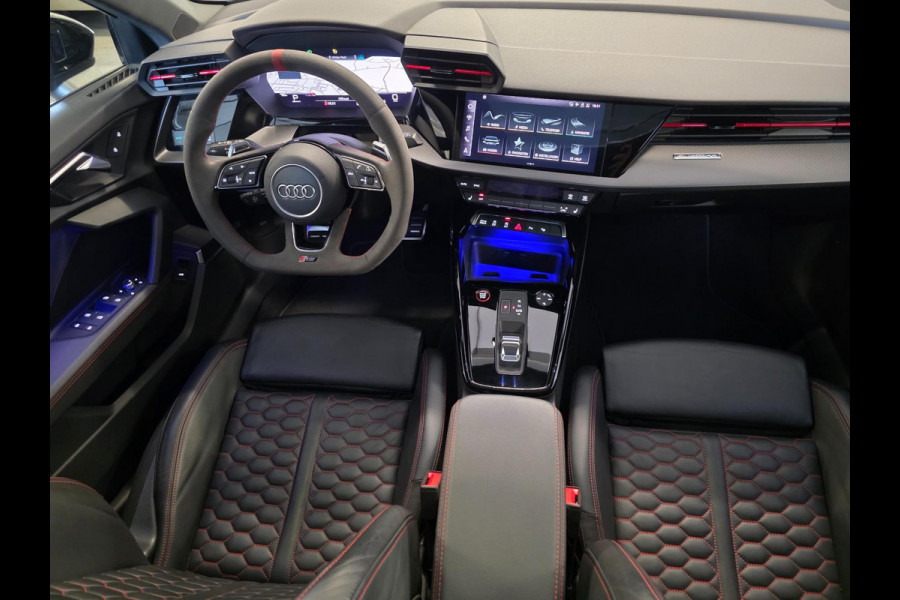 Audi A3 Sportback 2.5 TFSI RS3 / Pano / B&O / Matrix LED / Dealer onderhouden / Full options / HUD / RS Zetels / GPS Track & Trace