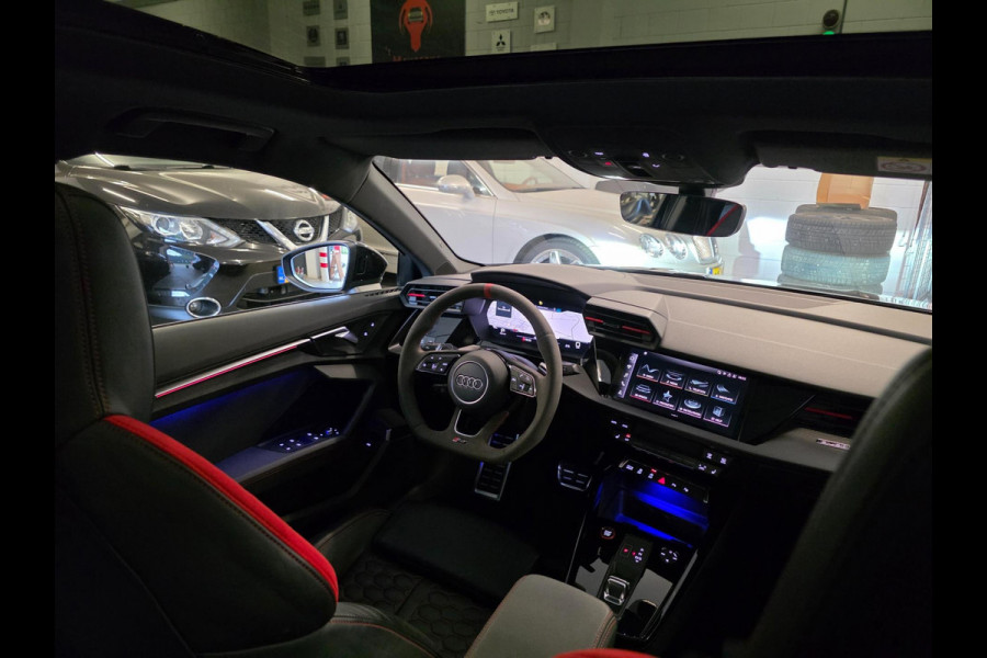 Audi A3 Sportback 2.5 TFSI RS3 / Pano / B&O / Matrix LED / Dealer onderhouden / Full options / HUD / RS Zetels / GPS Track & Trace