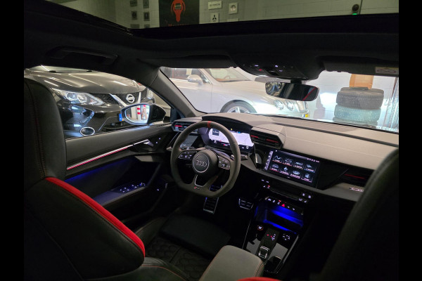 Audi A3 Sportback 2.5 TFSI RS3 / Pano / B&O / Matrix LED / Dealer onderhouden / Full options / HUD / RS Zetels / GPS Track & Trace