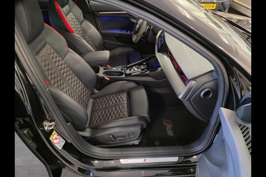 Audi A3 Sportback 2.5 TFSI RS3 / Pano / B&O / Matrix LED / Dealer onderhouden / Full options / HUD / RS Zetels / GPS Track & Trace