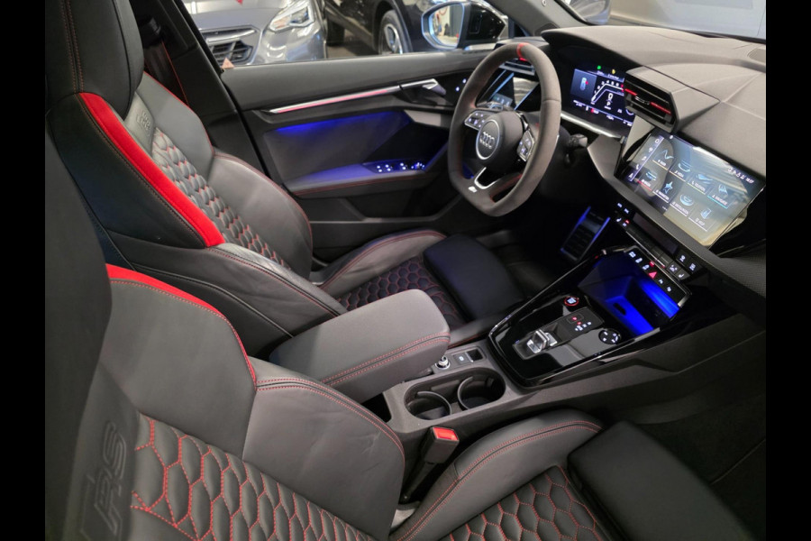 Audi A3 Sportback 2.5 TFSI RS3 / Pano / B&O / Matrix LED / Dealer onderhouden / Full options / HUD / RS Zetels / GPS Track & Trace