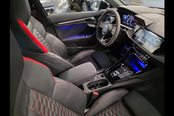 Audi A3 Sportback 2.5 TFSI RS3 / Pano / B&O / Matrix LED / Dealer onderhouden / Full options / HUD / RS Zetels / GPS Track & Trace