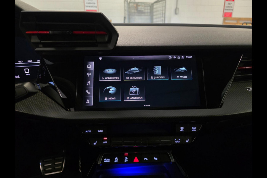 Audi A3 Sportback 2.5 TFSI RS3 / Pano / B&O / Matrix LED / Dealer onderhouden / Full options / HUD / RS Zetels / GPS Track & Trace