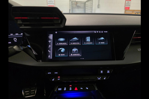 Audi A3 Sportback 2.5 TFSI RS3 / Pano / B&O / Matrix LED / Dealer onderhouden / Full options / HUD / RS Zetels / GPS Track & Trace