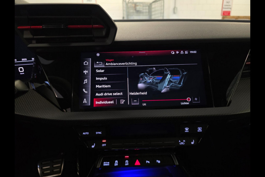 Audi A3 Sportback 2.5 TFSI RS3 / Pano / B&O / Matrix LED / Dealer onderhouden / Full options / HUD / RS Zetels / GPS Track & Trace