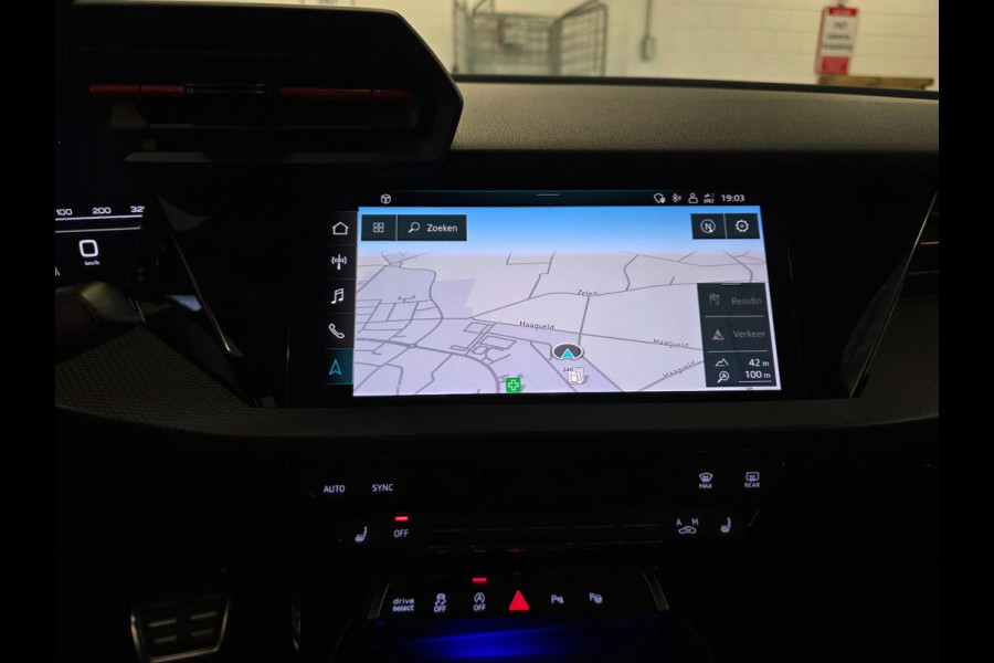 Audi A3 Sportback 2.5 TFSI RS3 / Pano / B&O / Matrix LED / Dealer onderhouden / Full options / HUD / RS Zetels / GPS Track & Trace