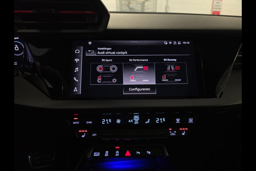 Audi A3 Sportback 2.5 TFSI RS3 / Pano / B&O / Matrix LED / Dealer onderhouden / Full options / HUD / RS Zetels / GPS Track & Trace