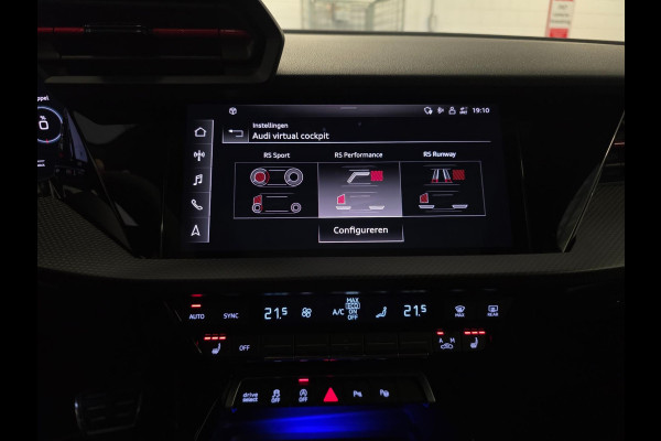 Audi A3 Sportback 2.5 TFSI RS3 / Pano / B&O / Matrix LED / Dealer onderhouden / Full options / HUD / RS Zetels / GPS Track & Trace