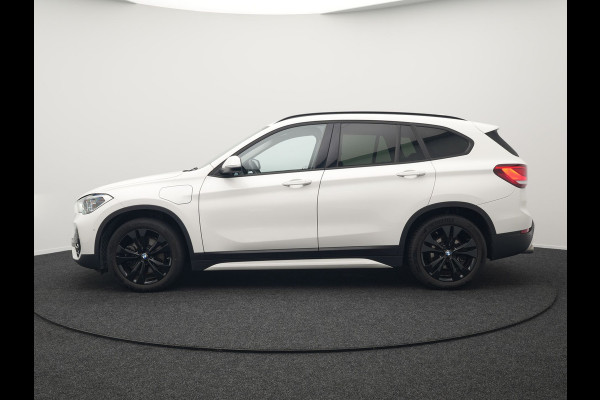 BMW X1 xDrive25e Sportline Plug in Hybrid 222pk Dealer O.H PHEV | Harman Kardon | Apple Carplay | Lederen Sportstoelen | Camera | Navigatie | Cruise Control | DAB
