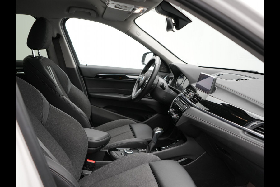 BMW X1 xDrive25e Sportline Plug in Hybrid 222pk Dealer O.H PHEV | Harman Kardon | Apple Carplay | Lederen Sportstoelen | Camera | Navigatie | Cruise Control | DAB