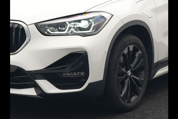BMW X1 xDrive25e Sportline Plug in Hybrid 222pk Dealer O.H PHEV | Harman Kardon | Apple Carplay | Lederen Sportstoelen | Camera | Navigatie | Cruise Control | DAB
