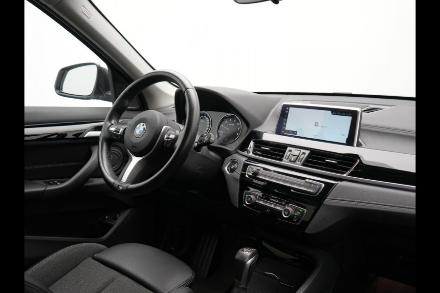 BMW X1 xDrive25e Sportline Plug in Hybrid 222pk Dealer O.H PHEV | Harman Kardon | Apple Carplay | Lederen Sportstoelen | Camera | Navigatie | Cruise Control | DAB