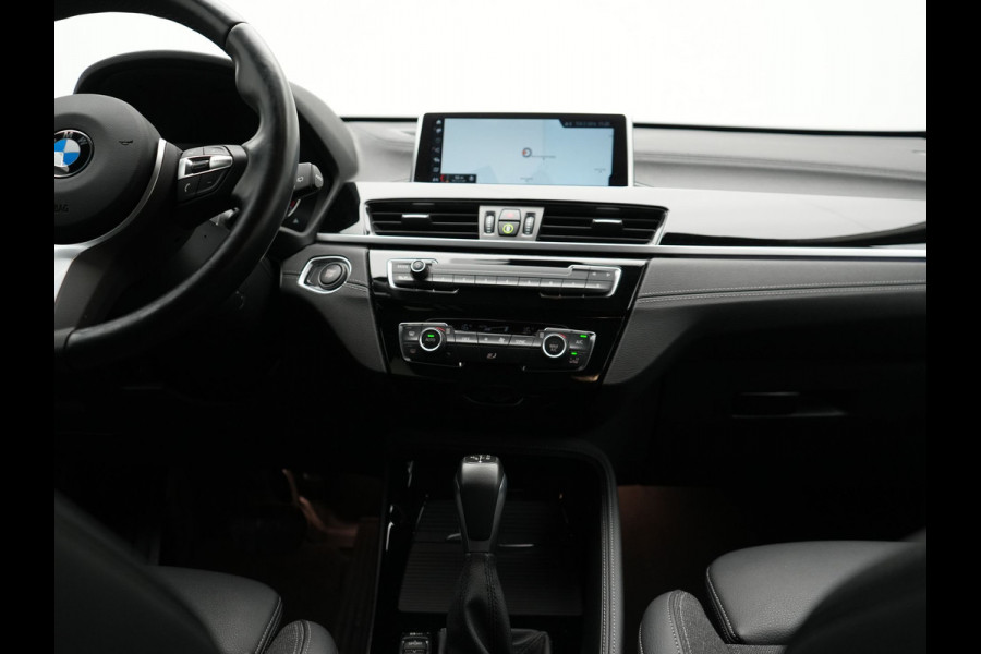 BMW X1 xDrive25e Sportline Plug in Hybrid 222pk Dealer O.H PHEV | Harman Kardon | Apple Carplay | Lederen Sportstoelen | Camera | Navigatie | Cruise Control | DAB