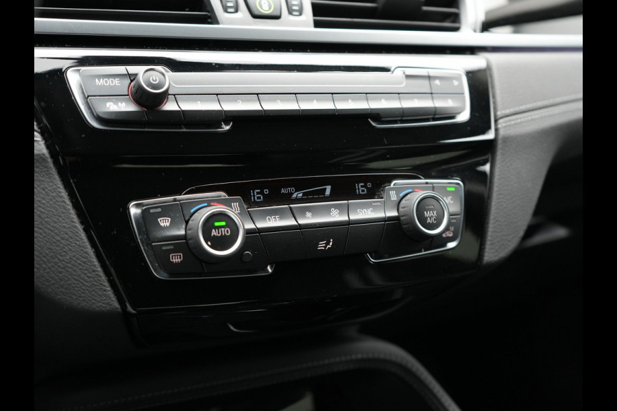 BMW X1 xDrive25e Sportline Plug in Hybrid 222pk Dealer O.H PHEV | Harman Kardon | Apple Carplay | Lederen Sportstoelen | Camera | Navigatie | Cruise Control | DAB