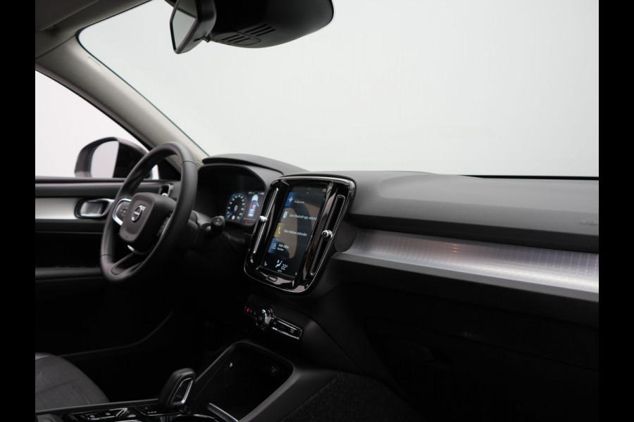 Volvo XC40 T4 Momentum Automaat 191pk Dealer O.H | Adaptive Cruise | Harman Kardon | Camera | Lederen Sportstoelen Verwarmd | LED | Pilot Assist |  Navigatie | Virtual | DAB |