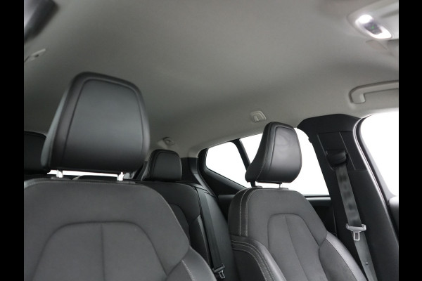 Volvo XC40 T4 Momentum Automaat 191pk Dealer O.H | Adaptive Cruise | Harman Kardon | Camera | Lederen Sportstoelen Verwarmd | LED | Pilot Assist |  Navigatie | Virtual | DAB |