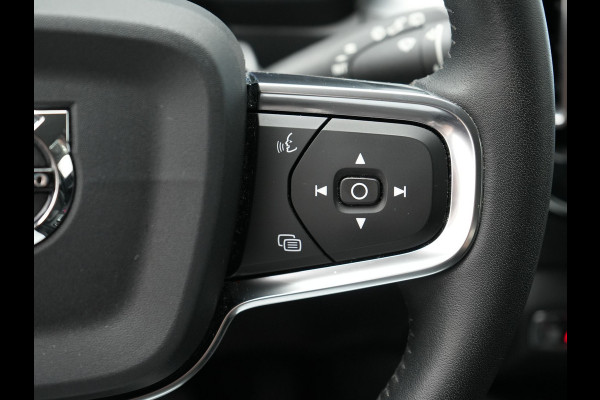 Volvo XC40 T4 Momentum Automaat 191pk Dealer O.H | Adaptive Cruise | Harman Kardon | Camera | Lederen Sportstoelen Verwarmd | LED | Pilot Assist |  Navigatie | Virtual | DAB |